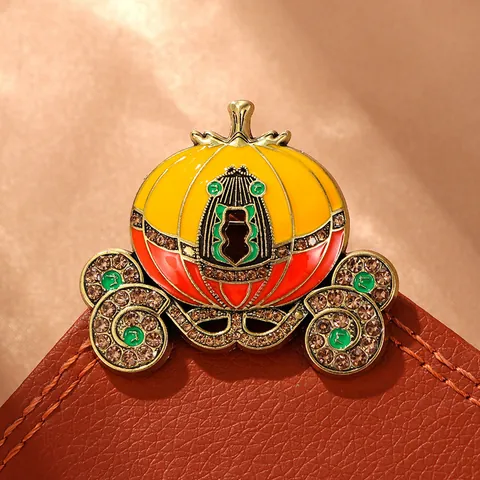 Vintage Pumpkin Carriage Enamel Brooch Pin For Women Girls Alloy Rhinestone Halloween Party Costume Coat Accessories Jewelry