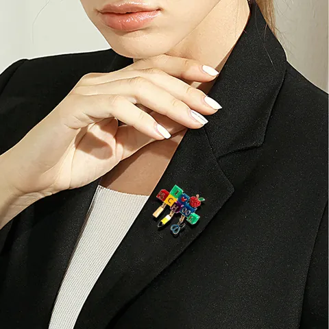 Colorful I Love School Enamel Brooch With Red Apple Rhinestone Pencil Ruler Scissors Pendants Alloy Educational Badge For Teachers