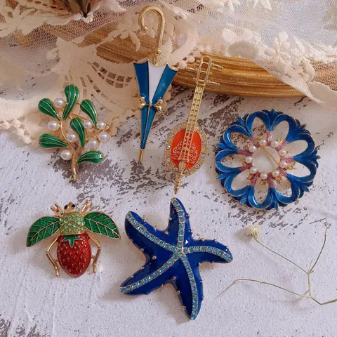 Vintage Legering Emaille Dierlijke Broches Voor Vrouwen Schattige Zeester Paraplu Bij Pipa Strass Kunstmatige Parel Pins Partij Sieraden
