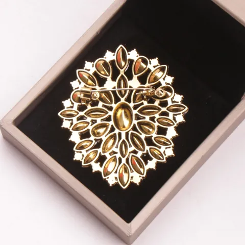 Spilla a Forma di Fiore in Lega con Strass Rossi Esagerata Vintage per Donna Spilla per Maglione Accessorio di Gioielleria di Moda