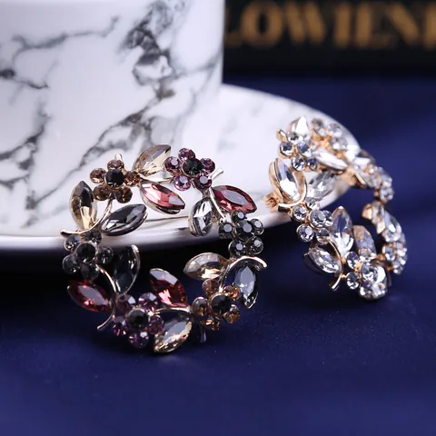 Europese Amerikaanse Mode Legering Strass Slinger Broche Elegante Kristallen Krans Pin Veelzijdige Jurk Accessoires Voor Vrouwen