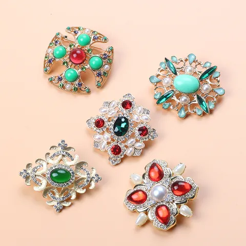 Vintage Palace Baroque Brooch For Women Alloy Rhinestone Crown Medal Cross Pins Elegant Clothing Accessories Wedding Jewelry