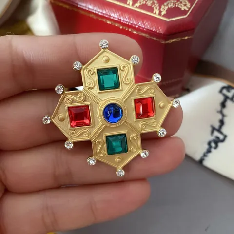 Vintage Barock Palast Stil Brosche Für Damen Herren Mattgold Legierung Mehrfarbige Strass Edelstein Kreuzform Schmuck