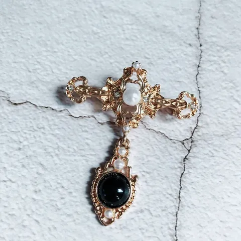 Vintage Baroque Palace Style Crown Snowflake Enamel Brooch For Women Luxury Alloy Rhinestone Artificial Pearl Chest Pin