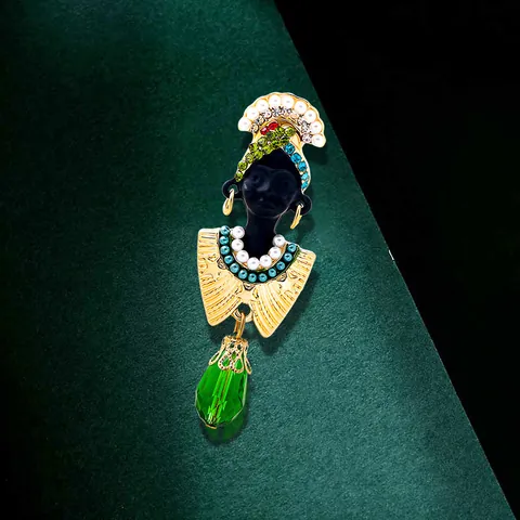 Vintage Exotic Queen Head Brooch For Women Gold Alloy Rhinestone Artificial Pearl Ethnic Chief Lady Pin With Green Teardrop Pendant Accessory