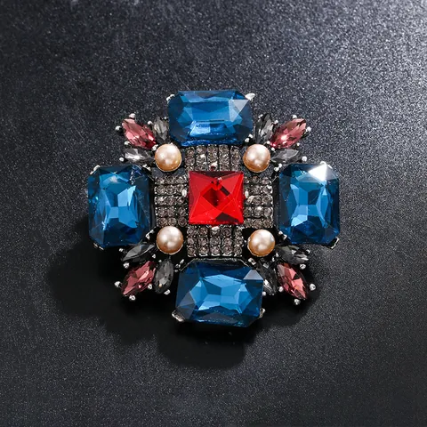Broche de Cristal de Colores Estilo Británico Vintage para Mujer Alfiler de Cruz Floral de Aleación con Diamantes de Imitación y Perla Artificial