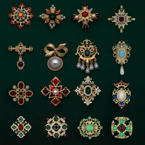 Baroque Vintage Gold Alloy Brooch for Women Rhinestone Artificial Pearl Palace Court Style Decorative Pin Jewelry Gift
