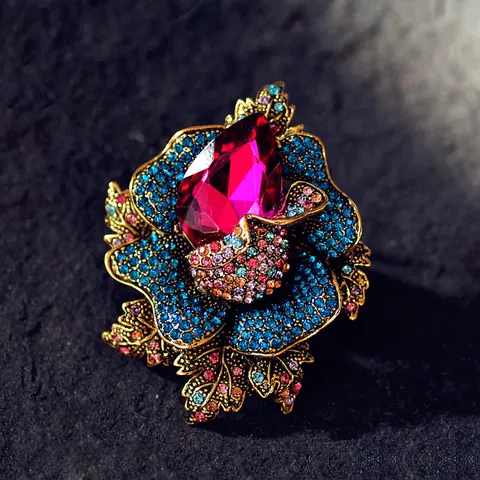 Vintage Luxury Alloy Rhinestone Flower Brooch Water Drop Crystal Pin For Women Suit Coat Decoration Retro Palace Style Jewelry Gift