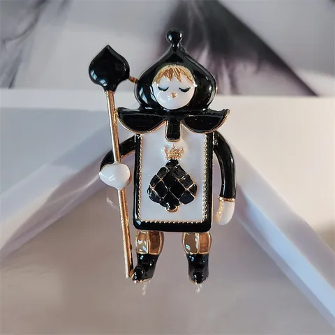 Vintage Alice In Wonderland Style Enamel Poker Soldier Brooch Pin For Women Men Retro Alloy Spades Heart Soldier Lapel Pin Christmas Gift Jewelry