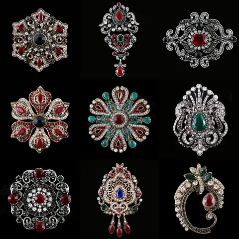 Broche en Cristal Rétro de Palais Baroque en Alliage Incrusté de Strass Badge Pin de Revers pour Hommes Femmes Bijoux Broches de Luxe Vintage