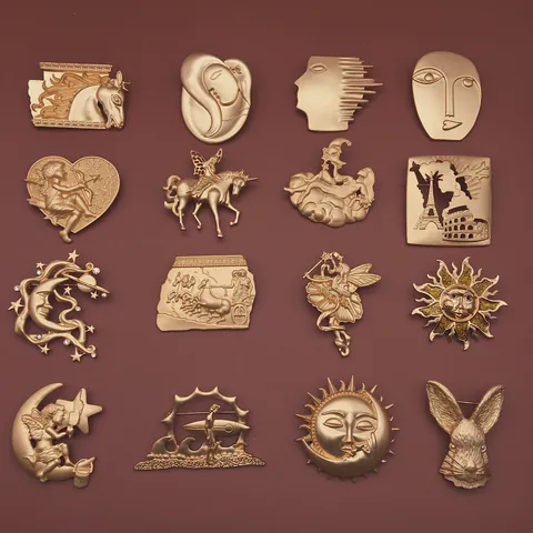 Broche Barroco Vintage con Relieve Dorado para Mujeres Hombres Estilo Palacio Aleación de Zinc Sol Conejo Ángel Hada Unicornio Insignia en Relieve Joyería Regalo