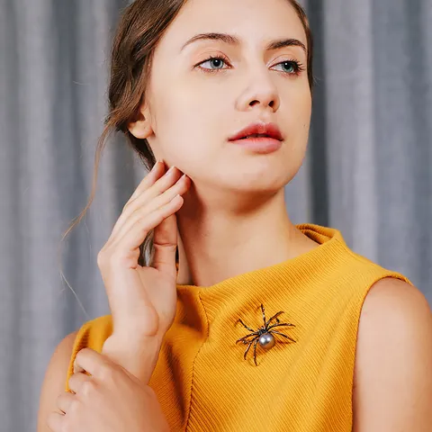 Vintage Kreative Insekt Spinne Brosche Mode Legierung Kleidung Kragen Pin Strass Künstliche Perle Retro Schmuck Für Unisex Geschenk