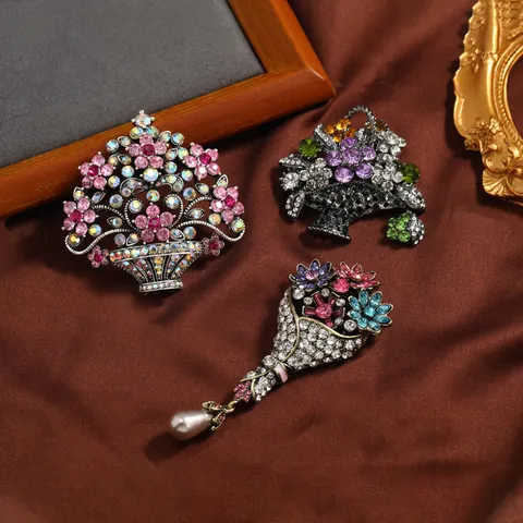 Vintage Renaissance Flower Basket Brooch Pin For Women Shiny Rhinestone Crystal Floral Bouquet Brooch With Artificial Pearl