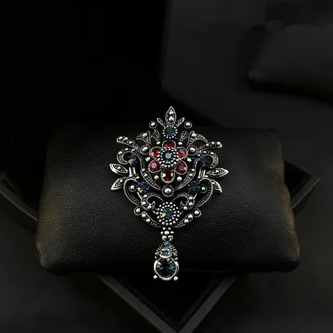Vintage Palace Style Crown Brooch For Women Men Elegant Rhinestone Inlaid Badge Pin Accessories For Suit Banquet Jewelry