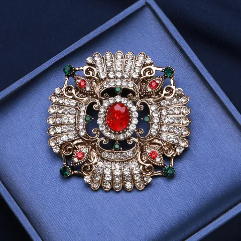 Vintage Court Style Geometric Brooch Zinc Alloy Rhinestone Baroque Pin Antique Gold Red Gemstone Jewelry For Suit Banquet