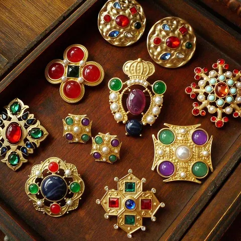 Vintage Baroque Palace Style Brooch Pin Gold Alloy Rhinestone Artificial Pearl Crown Cross Geometric Clothes Accessories