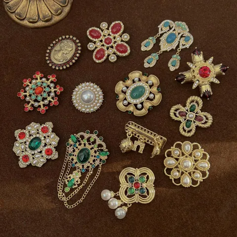 Baroque Vintage Cross Brooch Pins For Women Men Antique Gold Alloy Rhinestone Artificial Pearl Cameo Relief Brooches Fashion Suit Accessories