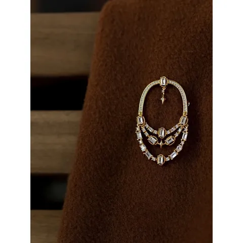 Vintage Mediterranean Style Hollow Brooch Gold Color Alloy Rhinestone Tassel Star Pendant Designer Jewelry For Women Party
