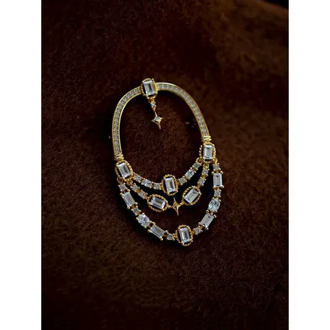 Vintage Mediterranean Style Hollow Brooch Gold Color Alloy Rhinestone Tassel Star Pendant Designer Jewelry For Women Party
