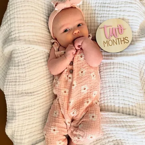 Wooden Baby Milestone Cards Newborn Birth Announcement Card Set With Pink Acrylic Bow Growth Photography Prop 13 Pieces