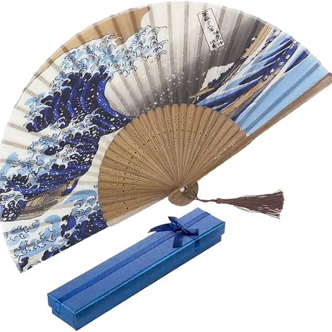 Éventail Pliant Style Japonais Grande Vague de Kanagawa en Bambou et Satin Avec Gland et Boîte Cadeau Décoration Maison
