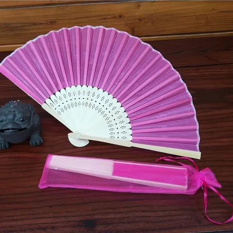 Chinese Style Silk Fabric Folding Hand Fan with Bamboo Ribs Hollow Floral Design Organza Gift Bag for Wedding Party Decor