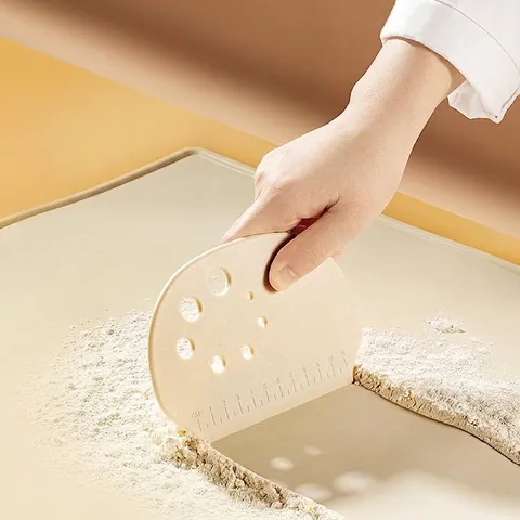 Raspador de Masa de PP Grado Alimenticio Con Escala de Medida Blanco Roto Herramienta de Plástico para Crema y Corte de Masa Cocina