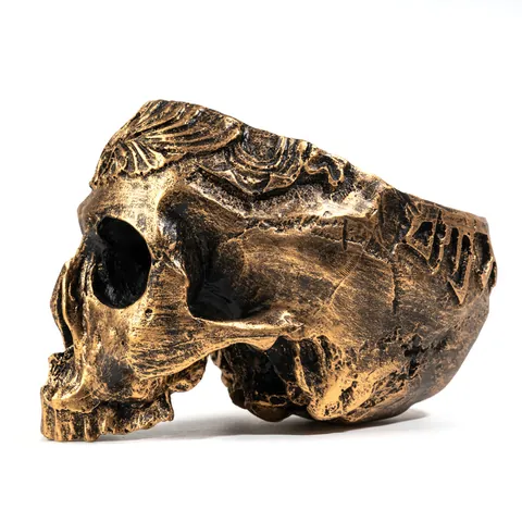 Retro Resin Human Skull Model Halloween Carved Skeleton Head Statue Vintage Gold Carved Skull Decor For Home Party Halloween Supplies