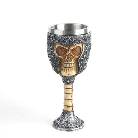 Gotischer Totenkopf Kelch aus Harz und Edelstahl Vintage Relief Skelett Weinglas für Bar Party Halloween Deko Geschenk