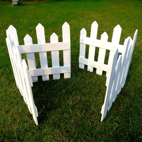 White Wooden Christmas Fence Decorative Picket Fencing For Christmas Tree Surround European High Low Slat Design Garden Decor