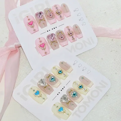 Faux Ongles Faits à la Main Style Fille Douce Rose Bleu Cœur Strass Nœud Décor Floral Ongles en Résine Lot de 10