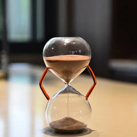 30-Minute Creative Amber Handle Glass Hourglass Timer Modern Nordic Simple Home Desk Ornament High Borosilicate Glass Clock