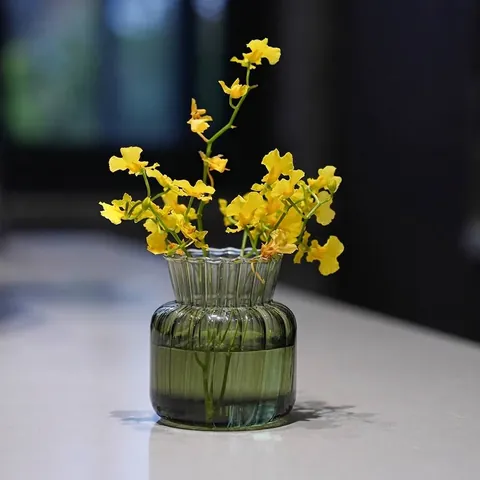 Nordic Creative Striped Green Glass Vase Vintage Ribbed Decorative Desktop Flower Vase For Hydroponic Plant Home Decoration