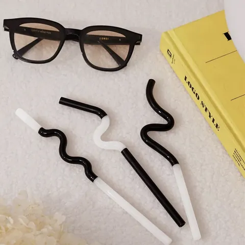 Creative Artistic Curved Glass Straw Black White Wave Shape Heat Resistant Reusable Drinking Straw For Juice Soda Water Home Party Decor
