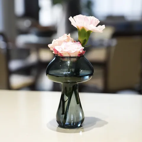 Creative Mushroom Shaped Glass Vase Gray Translucent Flower Vase Modern Minimalist Hydroponic Planter Aromatherapy Bottle Home Decor Display Ornament