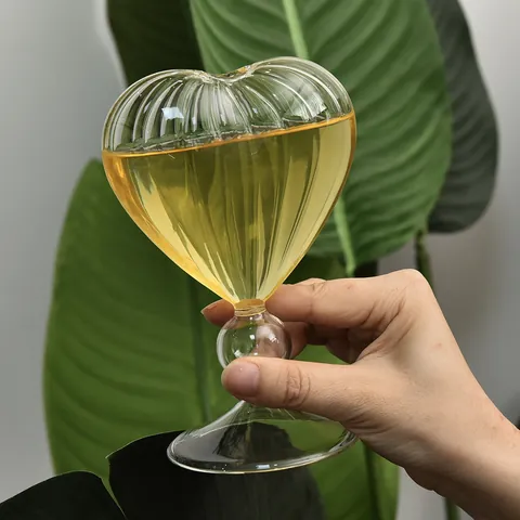 Ins Style Heart Shaped Borosilicate Glass Cocktail Glass Ribbed Smooth Creative Stemware Wine Cup With Straw For Home Party