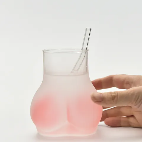 Kreative Glasbecher in Pofom Lustige Körperform Matt Rosa Transparent Kaffeetasse Bierglas Neuheit Geschenk Wohndeko