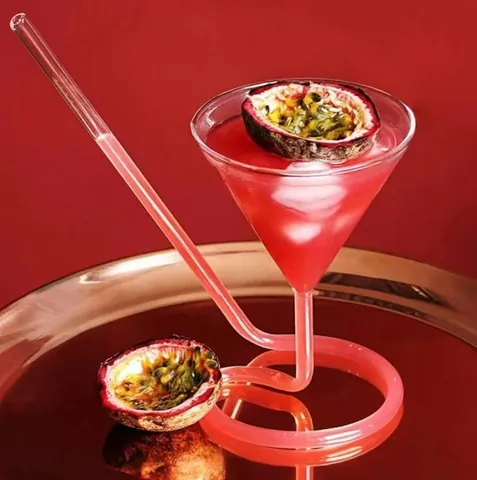 Creative Spiral Martini Cocktail Glass With Integrated Glass Straw Transparent Heat Resistant Hand Blown Vampire Drinking Cup