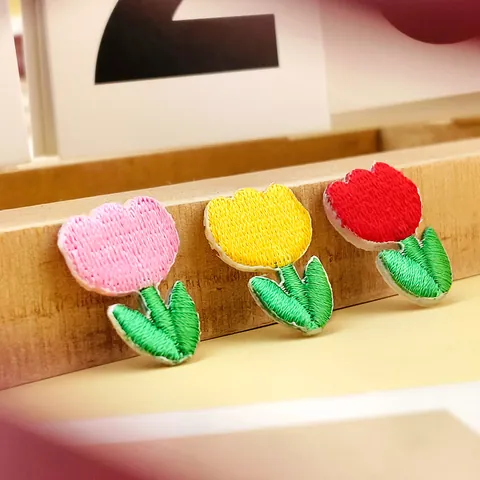 Süße Cartoon Blumen und Figuren Bestickte Aufnäher Bügelbilder DIY Dekorative Applikationen für Kleidung