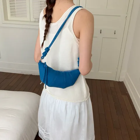 Moda PU Leather Croissant Bag Niche Design Minimalist Shoulder Saddle Bag Chic Crescent Hobo Bag For Women