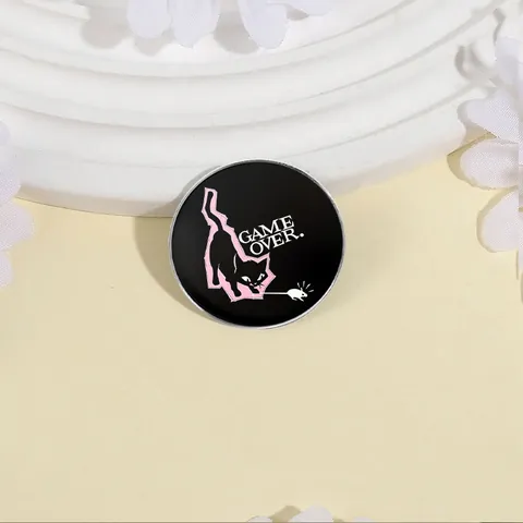 Insignia de Pin de Esmalte de Gato Negro Y Ratón de Dibujos Animados Retro Texto de Game Over Redondo Cuadrado Broche de Aleación Para Decoración de Ropa de Estudiantes