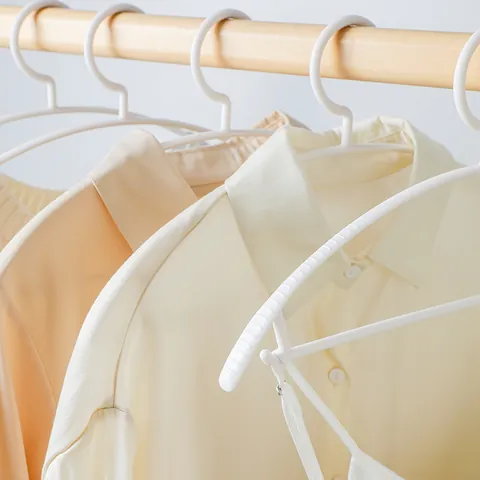 Plastic Clothes Hangers Seamless Wide Shoulder Heavy Duty Non Slip Clothes Hanger For Home Wardrobe Closet Organization