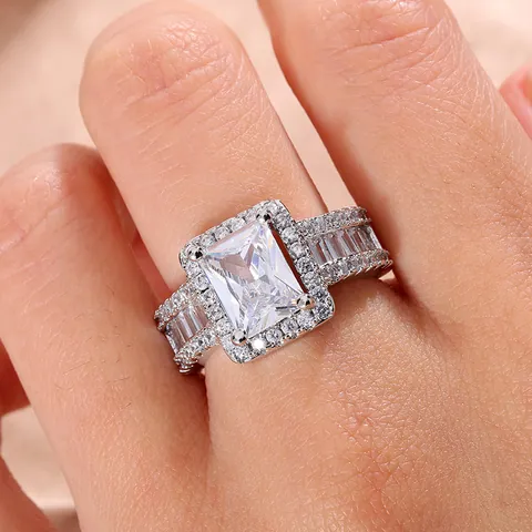 Luxurious Gold-Plated Copper Zirconia Ring Elegant Emerald Cut Square Zirconia Engagement Wedding Party Finger Ring Jewelry