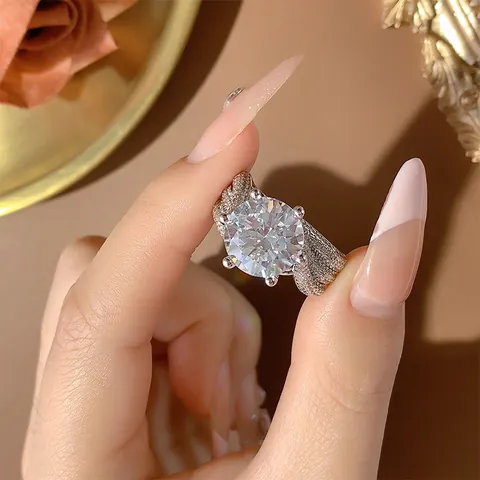 Luxury 5 Carat Round Cut Rhinestone Crown Ring For Women Copper Gold Plated Six-Prong Solitaire Pavé Anniversary Finger Ring Jewelry