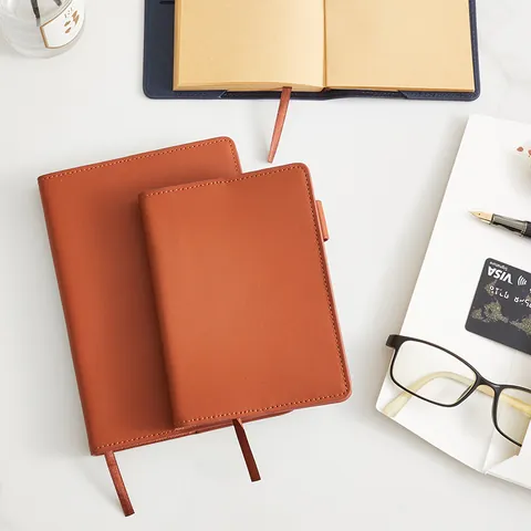 Handcrafted Vintage Top Layer Cowhide Leather Notebook Cover Refillable Loose Leaf Travel Journal With Pen Slot Office Stationery