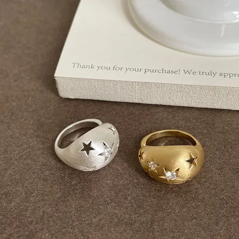 Anello Ovale in Metallo Spazzolato con Stella Traforata e Zirconia Anello Regolabile Personalizzato per Donna Gioielli