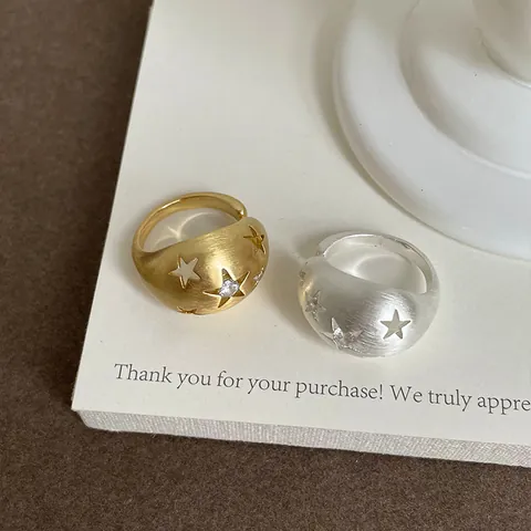 Anello Ovale in Metallo Spazzolato con Stella Traforata e Zirconia Anello Regolabile Personalizzato per Donna Gioielli