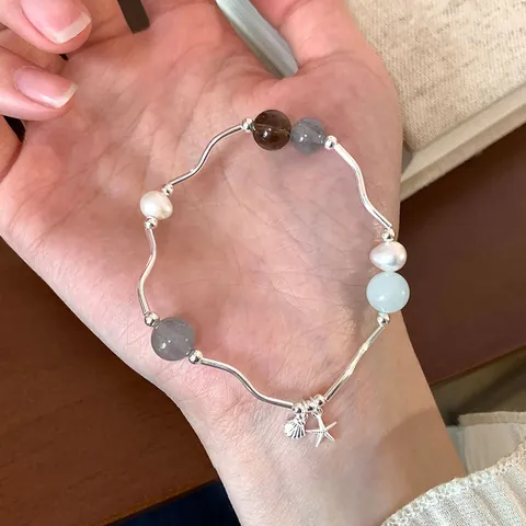 Damen Meeresstil Naturstein Elastisches Seil Armband Einfache Mode Seestern Muschel Anhänger Perlen Armreif Schmuck Set Mit Passenden Ohrringen