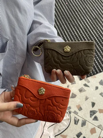 Porte-monnaie en Cuir Véritable Gaufré Camélia pour Femmes Mini Portefeuille Avec Crochet Porte-clés Floral Rétro Petit Étui
