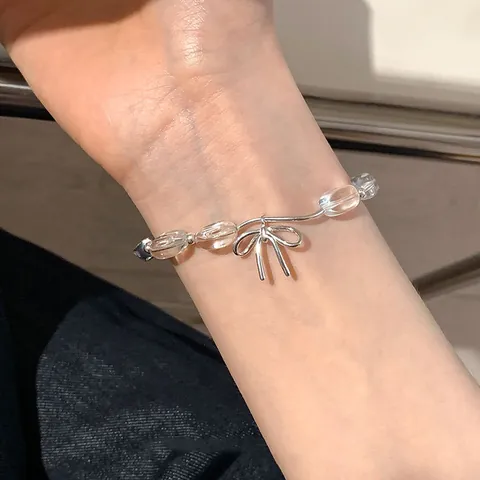 Dolce Braccialetto di Perline Trasparenti alla Moda per Donna Elegante Ciondolo a Fiocco in Metallo Catena a Mano Gioielli Accessorio Versatile